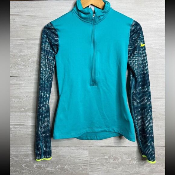 Nike Tops - Nike 1/2 Zip